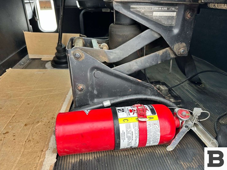 1999-freightliner-fld120-image-76