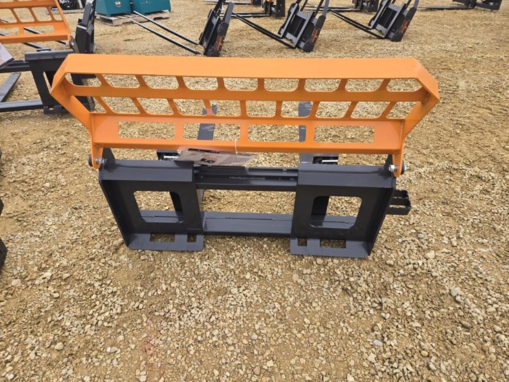 #8074-•-new-skid-steer-pallet-forks---4000-lb-rating-image-3