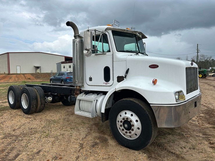 2001-peterbilt-330-image-2