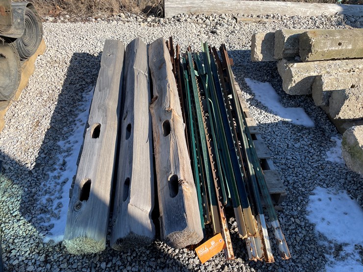 #6072-•-pallet-of-fence-posts-image-1