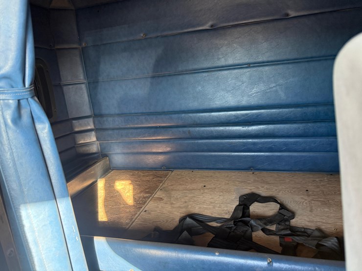 1993-peterbilt-377-image-40