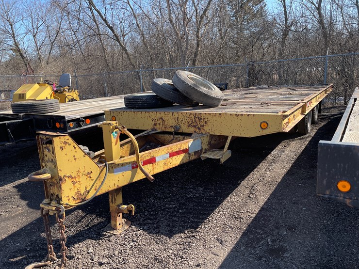 #6062-•-1992-bera-tandem-axle-tilt-bed,-equipment-trailer-(has-wi-title)-image-1