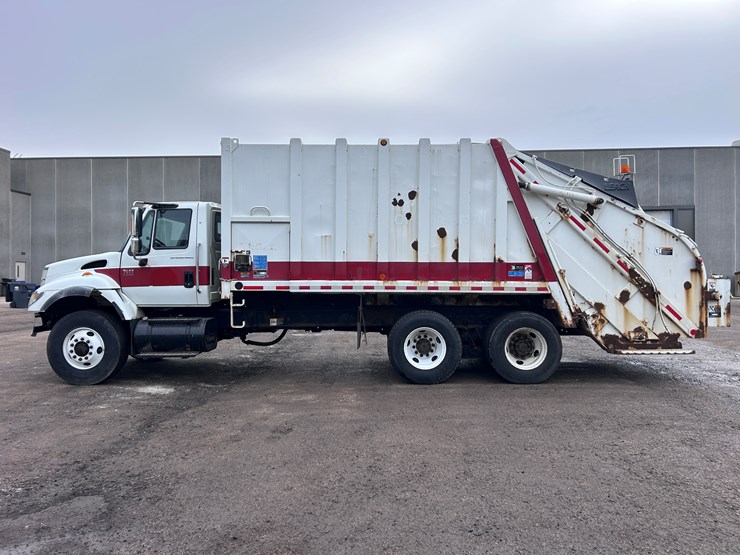 international-7400-image-2