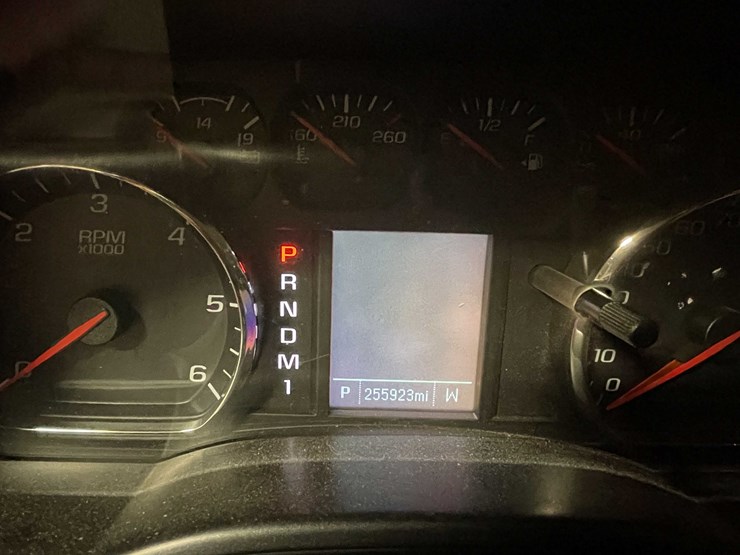 2015-chevrolet-silverado-2500hd-image-8