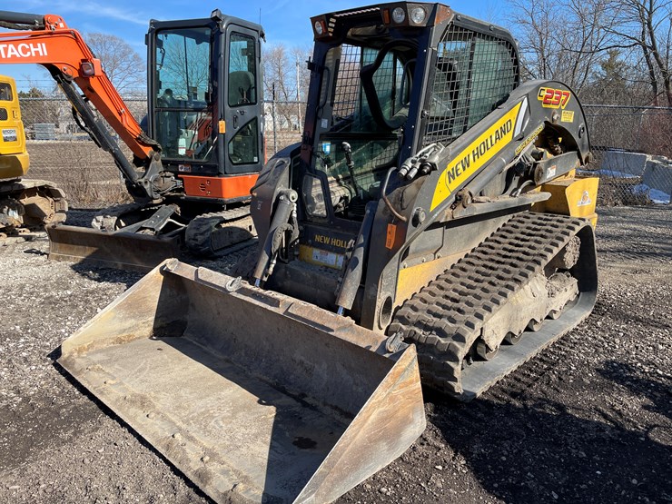 2019-new-holland-c237-image-1