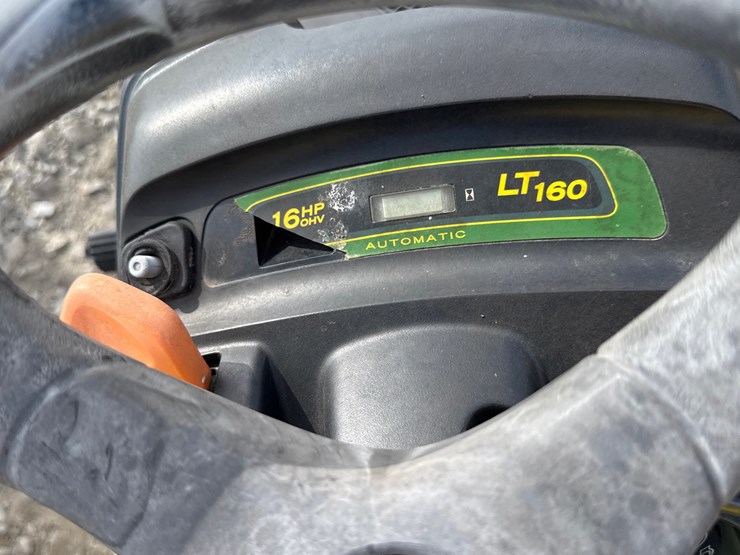 john-deere-lt160-image-17