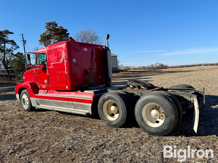 1997-freightliner-fld120-image-7