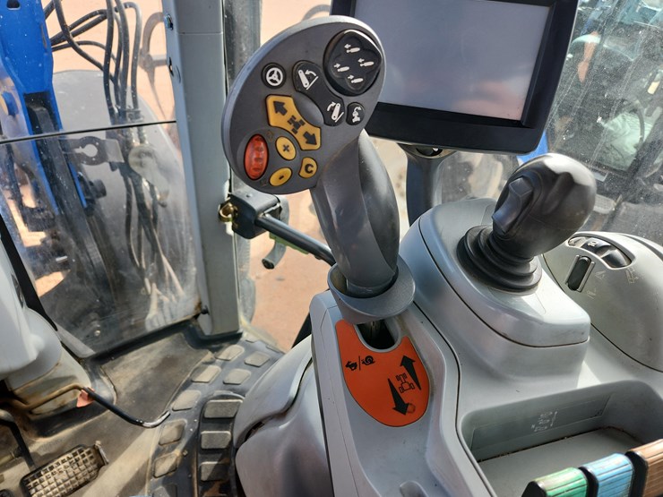 2010-new-holland-t7050-image-38