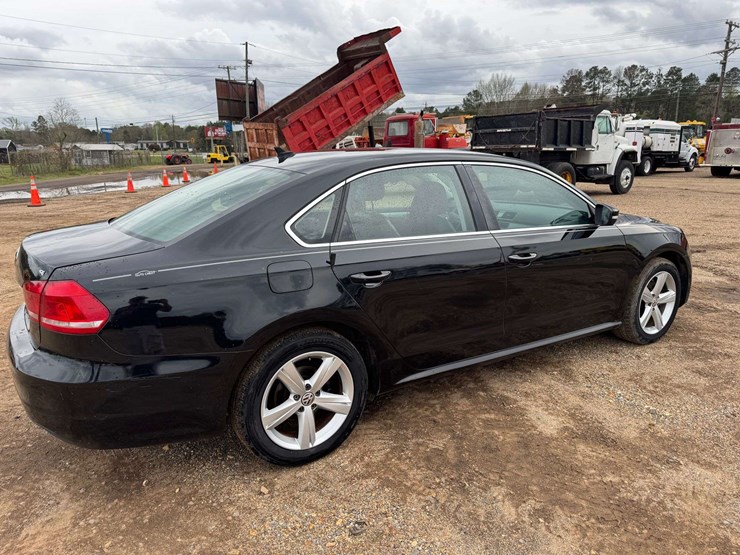 2013-volkswagen-passat-se-4-door-sedan---180,168-miles-image-3