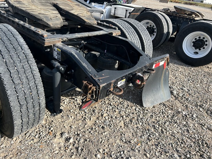 2016-peterbilt-579-image-27