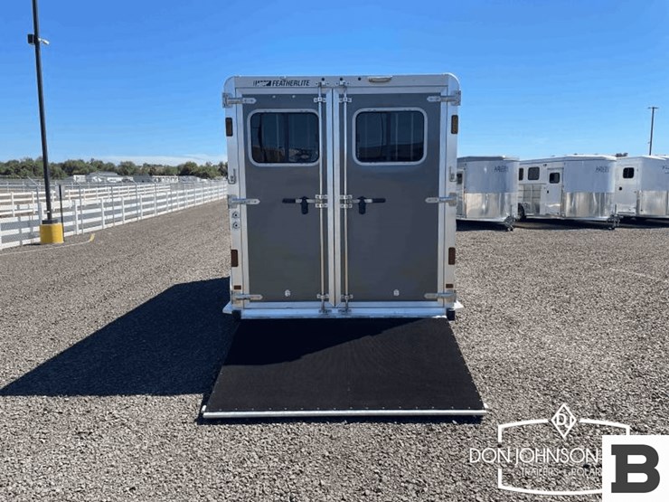 2025-featherlite-9400-72pt-2-horse-horse-trailer-image-10
