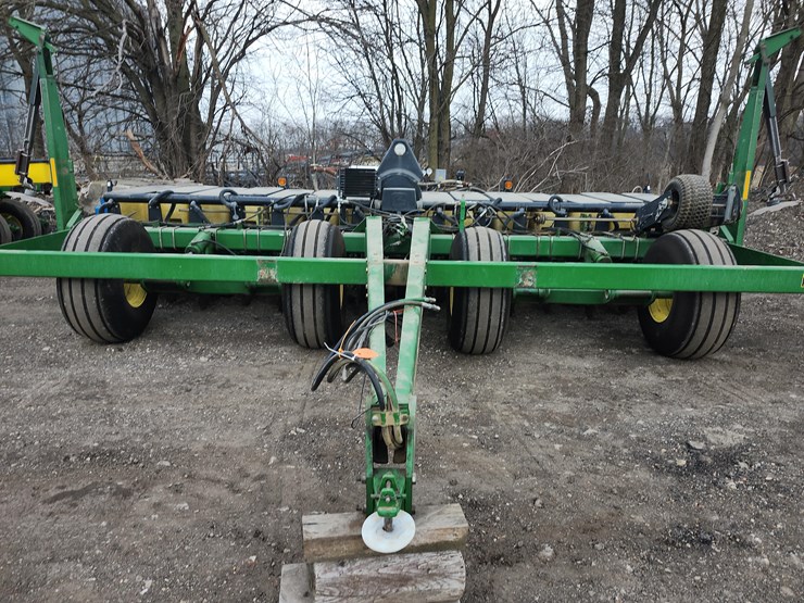 1990-john-deere-7240-image-11