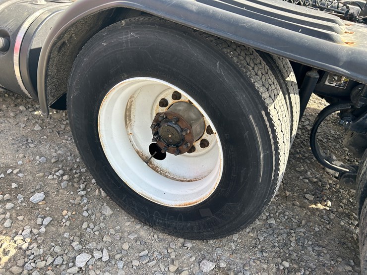 2016-peterbilt-579-image-36