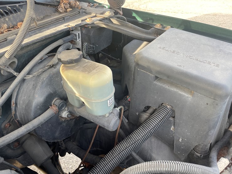 #1430-•-2002-green-gmc-sierra-(has-wi-title)-(of)-image-24