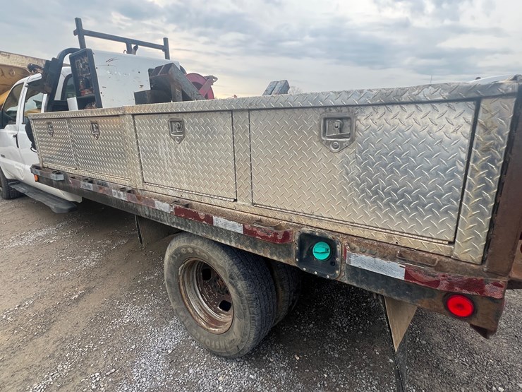 ford-f350-xlt-image-8