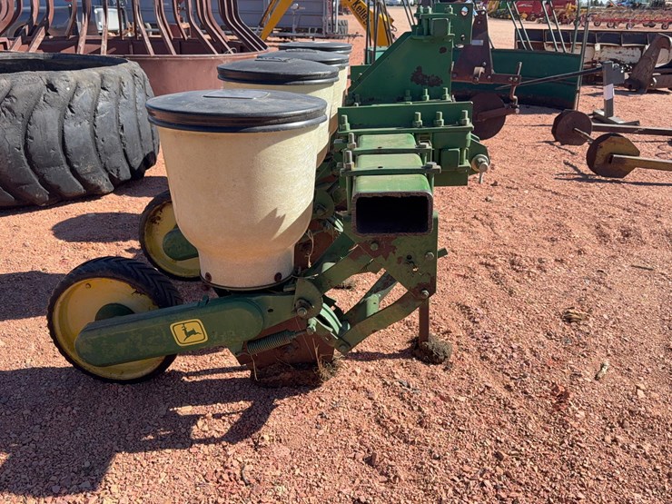 john-deere-corn-planter-image-3