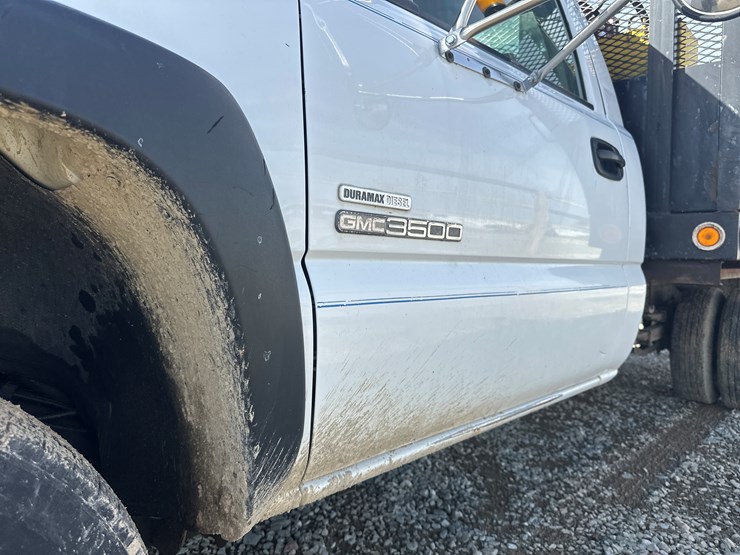 2005-gmc-3500-image-14