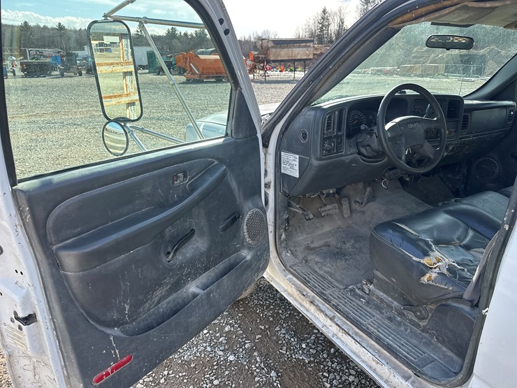 2005-gmc-3500-image-27