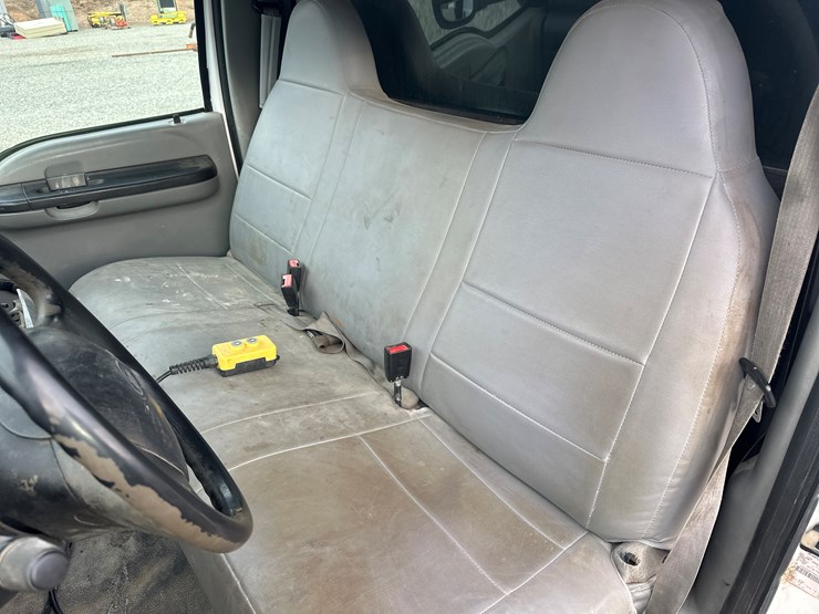 2005-ford-f550-image-34