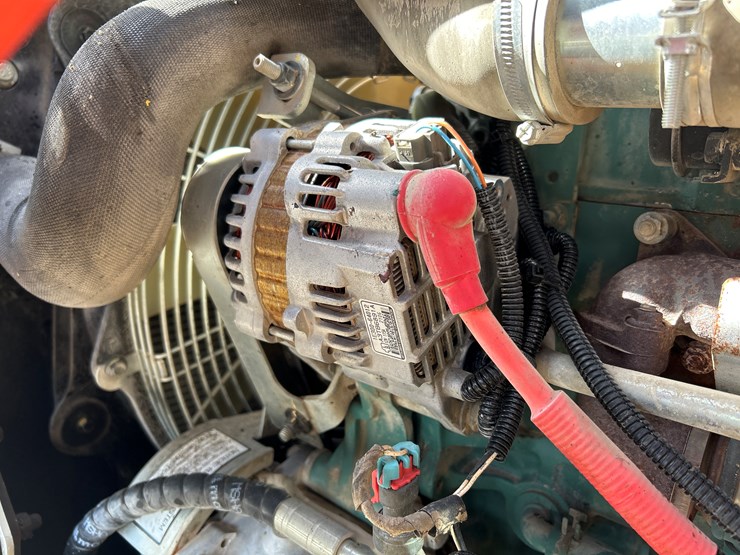 2012-volvo-bl70b-image-86