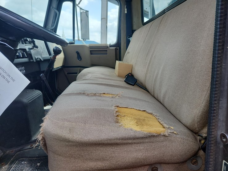 1989-case-ih-4700-image-17