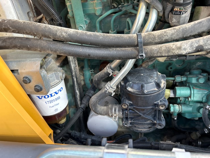 2012-volvo-bl70b-image-79