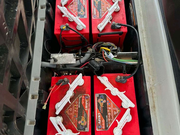 club-car-4-seater-golf-cart---battery-charger-included-image-12