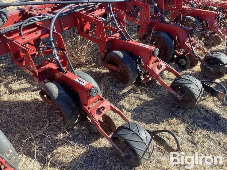 case-ih-16r30-planter-image-19