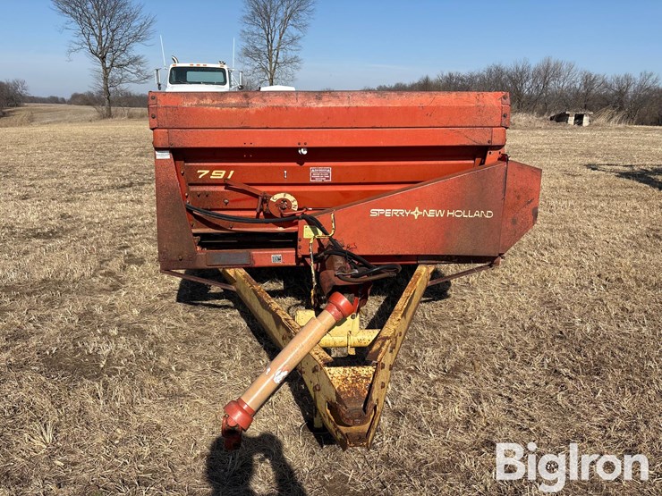new-holland-791-image-2