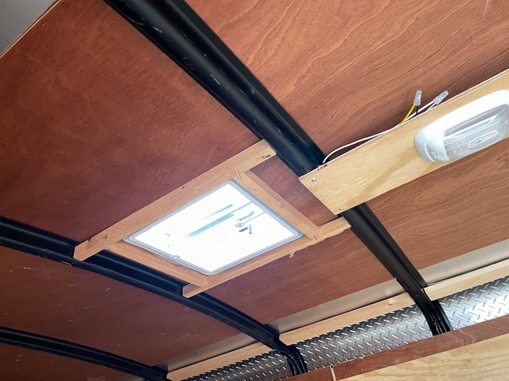 #1432-•-2013-forest-river-14'-enclosed-trailer-(has-certificate-of-origin)-image-33