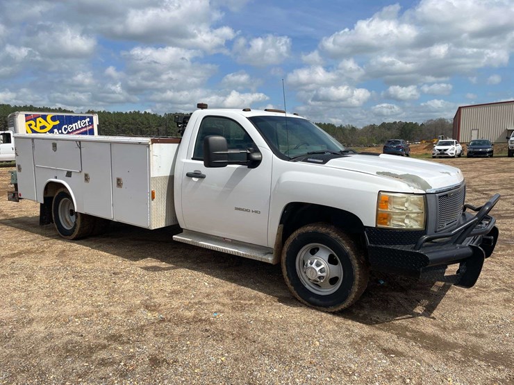 2010-chevrolet-silverado-3500-image-4