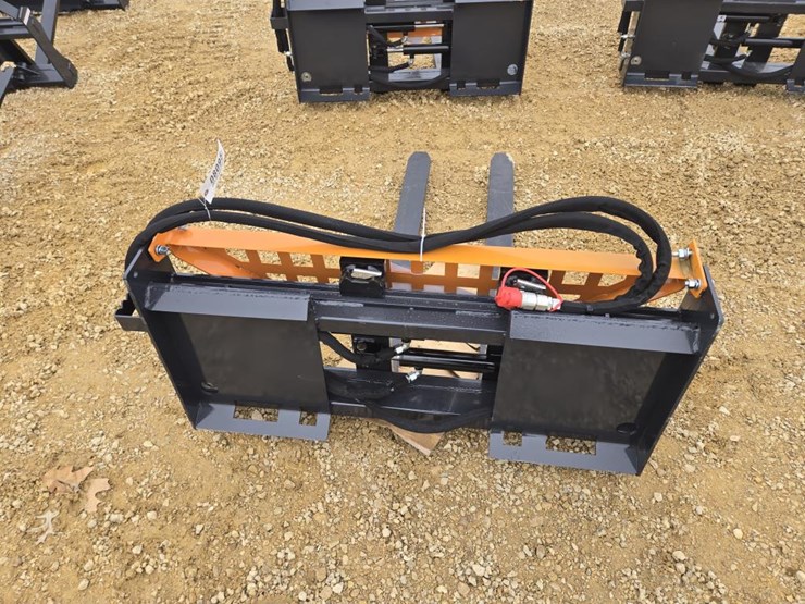 #8095-•-new-landhonor-48"-skid-steer-pallet-forks-image-3