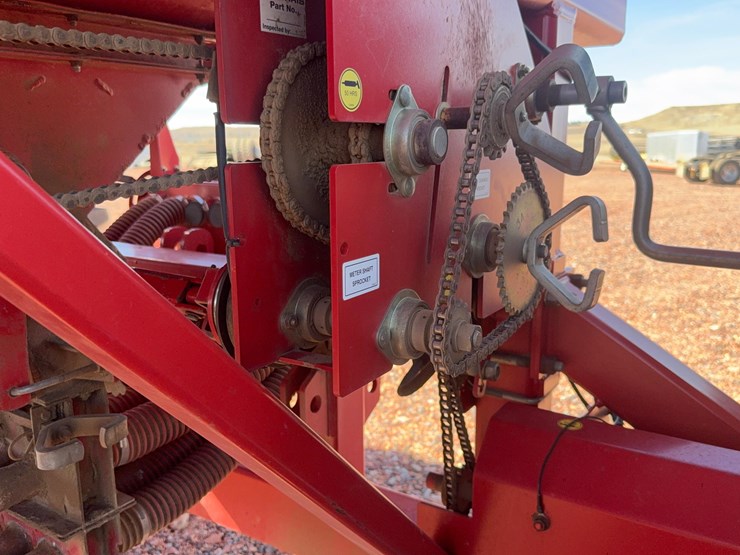 morris-contour-air-seeder-with-morris-8300-air-cart-image-27