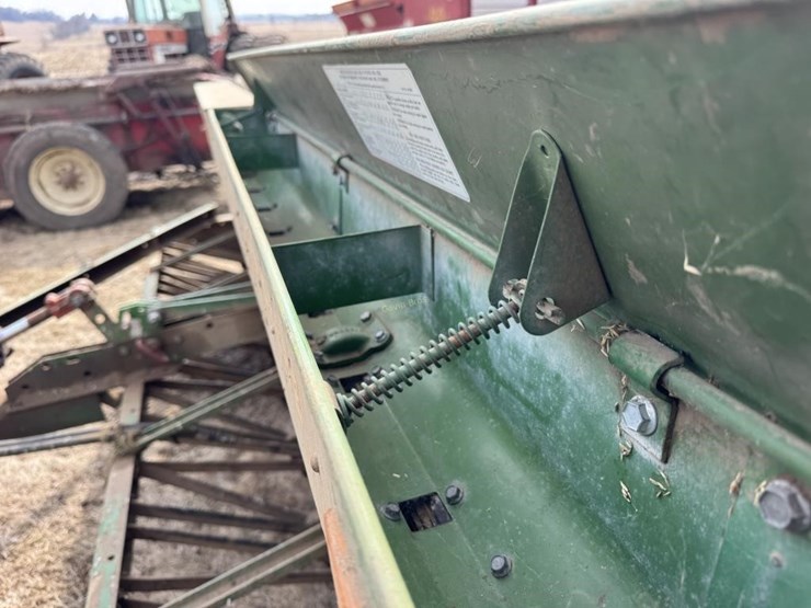 john-deere-300-image-10