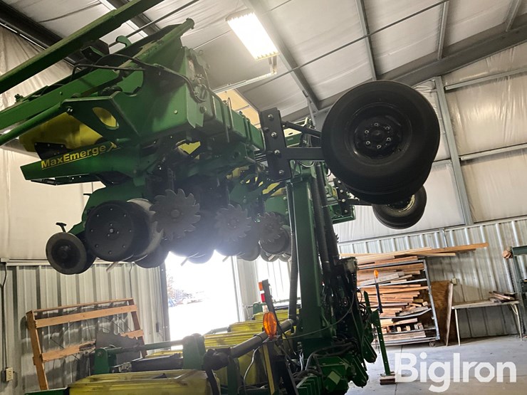 2011-john-deere-1720-image-3