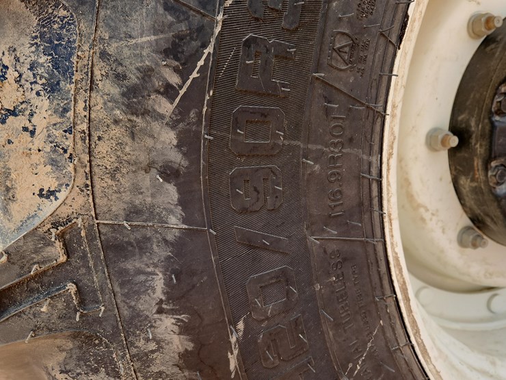 2010-new-holland-t7050-image-24