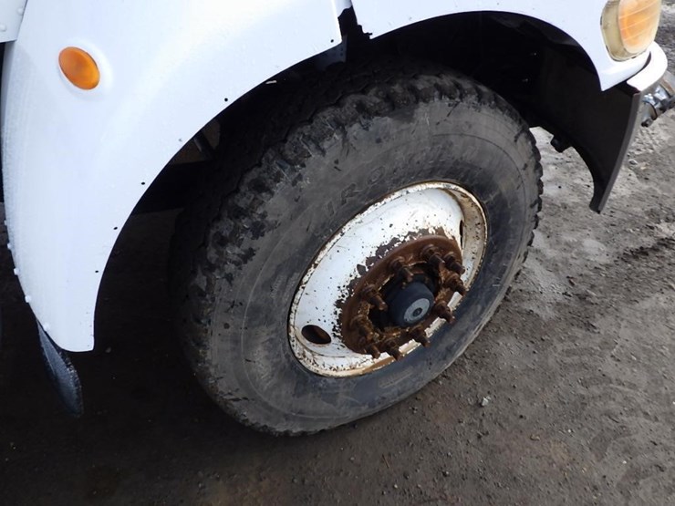 2007-peterbilt-335-image-38