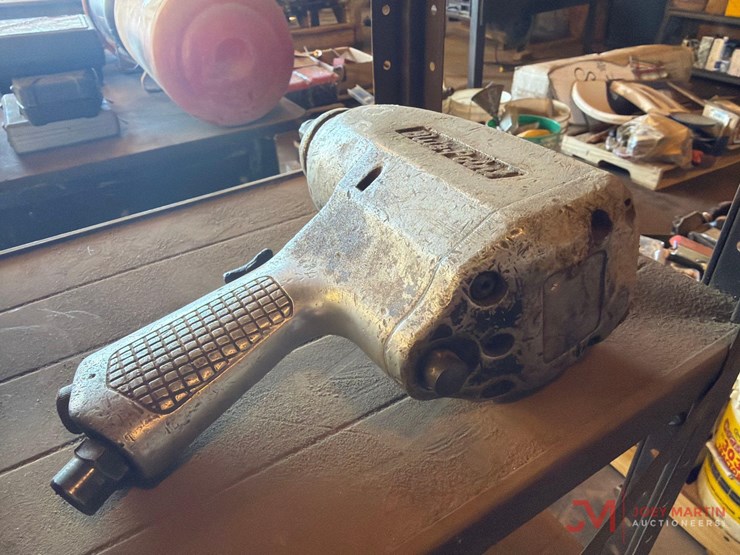 blue-point-3/4"-drive-pneumatic-impact-wrench-image-2