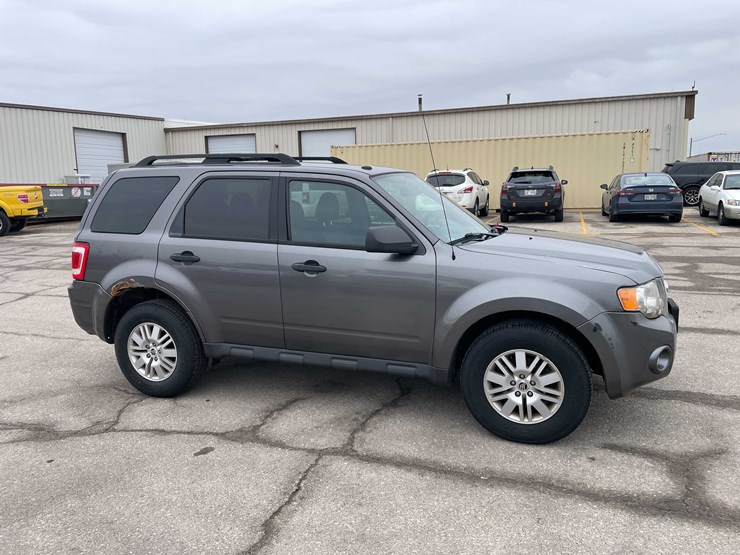 2011-ford-escape-image-4