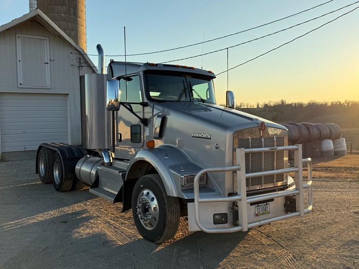 2017-kenworth-t800-image-3