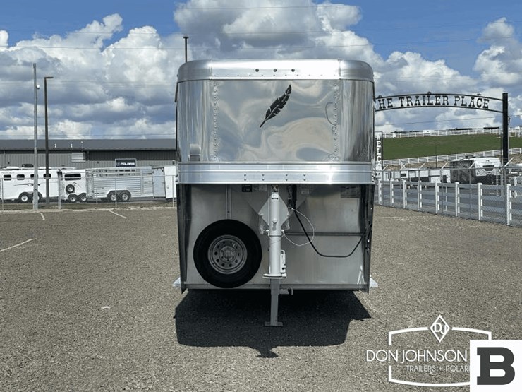 2023-featherlite-7541-304a-3-h-gooseneck-horse-trailer-image-6