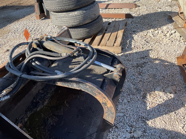 #6102-•-universal-mount-smooth-edge-grapple-bucket-image-6