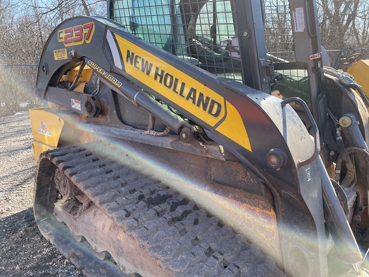 2019-new-holland-c237-image-24