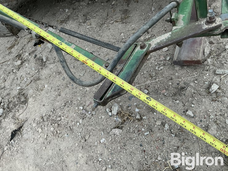 john-deere-335-image-16