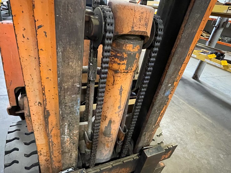 #1451-•-yale-5000-lb-lift-capacity-forklift-(pr4)-image-14