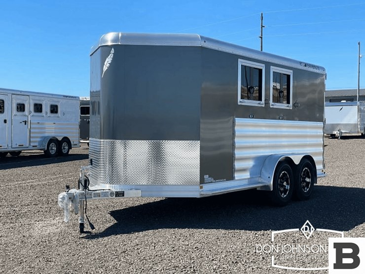 2025-featherlite-9400-72pt-2-horse-horse-trailer-image-1