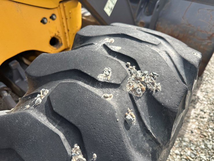 2012-volvo-bl70b-image-120