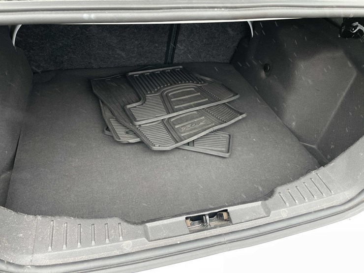 #1428-•-2015-white-ford-focus-se-sedan-(has-wi-title)-image-49