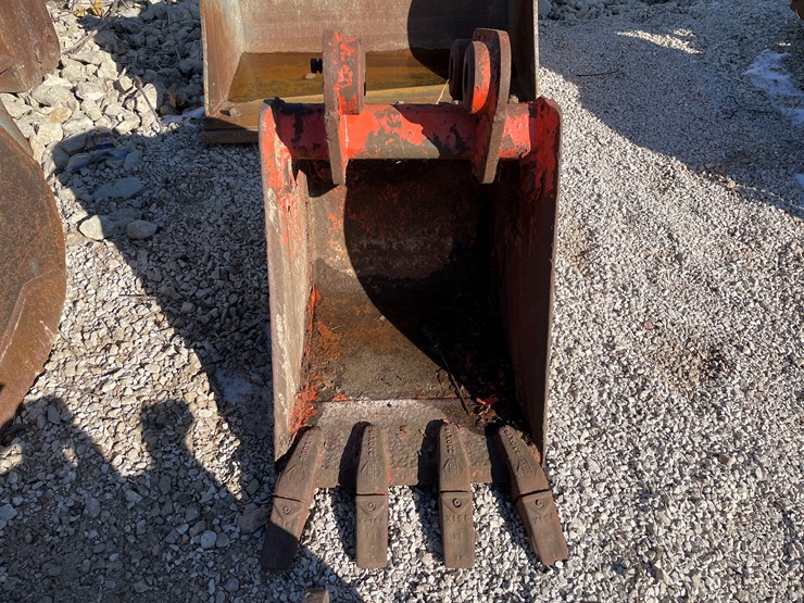 #6083-•-kubota-4-tooth-bucket-image-1