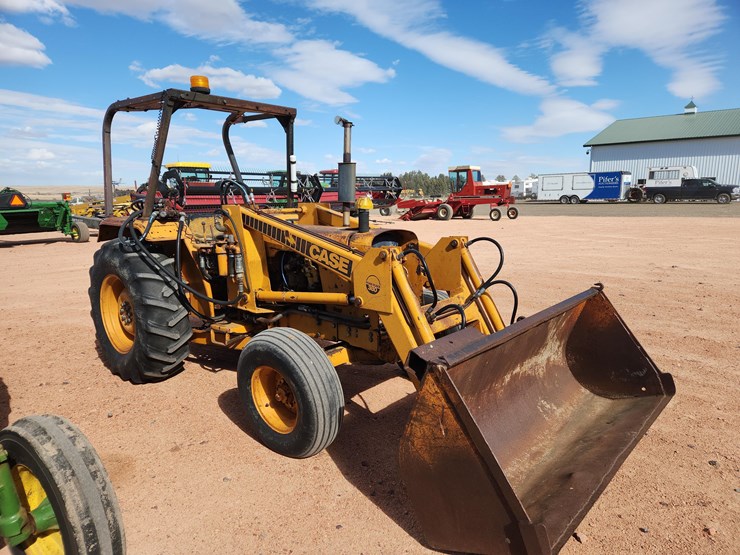 case-380-roadrunner-tractor-with-case-436-loader-image-3